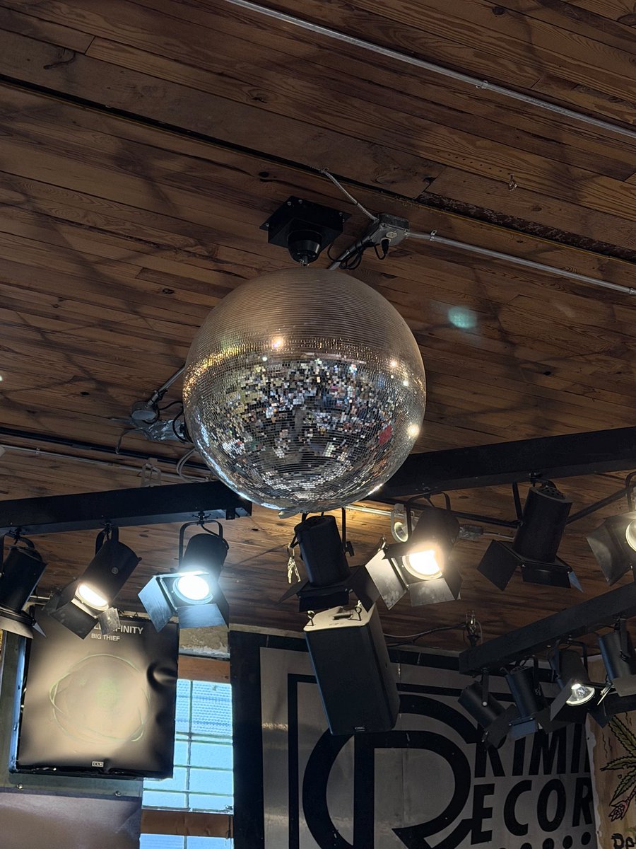 si, occasionally 🪩 ★ tweet media