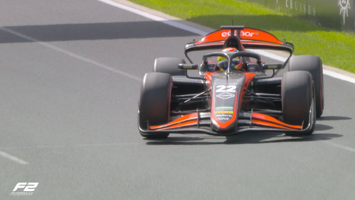 LAP 10/33

NEW RACE LEADER

Nico Varrone, on the hard tyres, leads the race - he is yet to make his mandatory pit-stop and will be looking to go long 👊

#F2 #AusGP