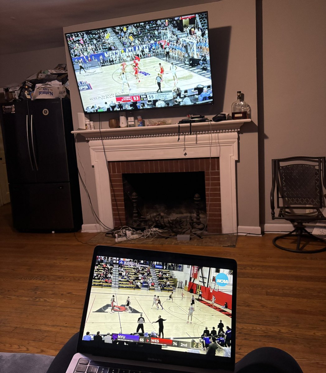 deen0h's tweet photo. Think I’m the only person in the nation with this set up #DoNotAsk #MAACtion #GoBobcats #WeAreNYU https://t.co/wFpE4ZY85a