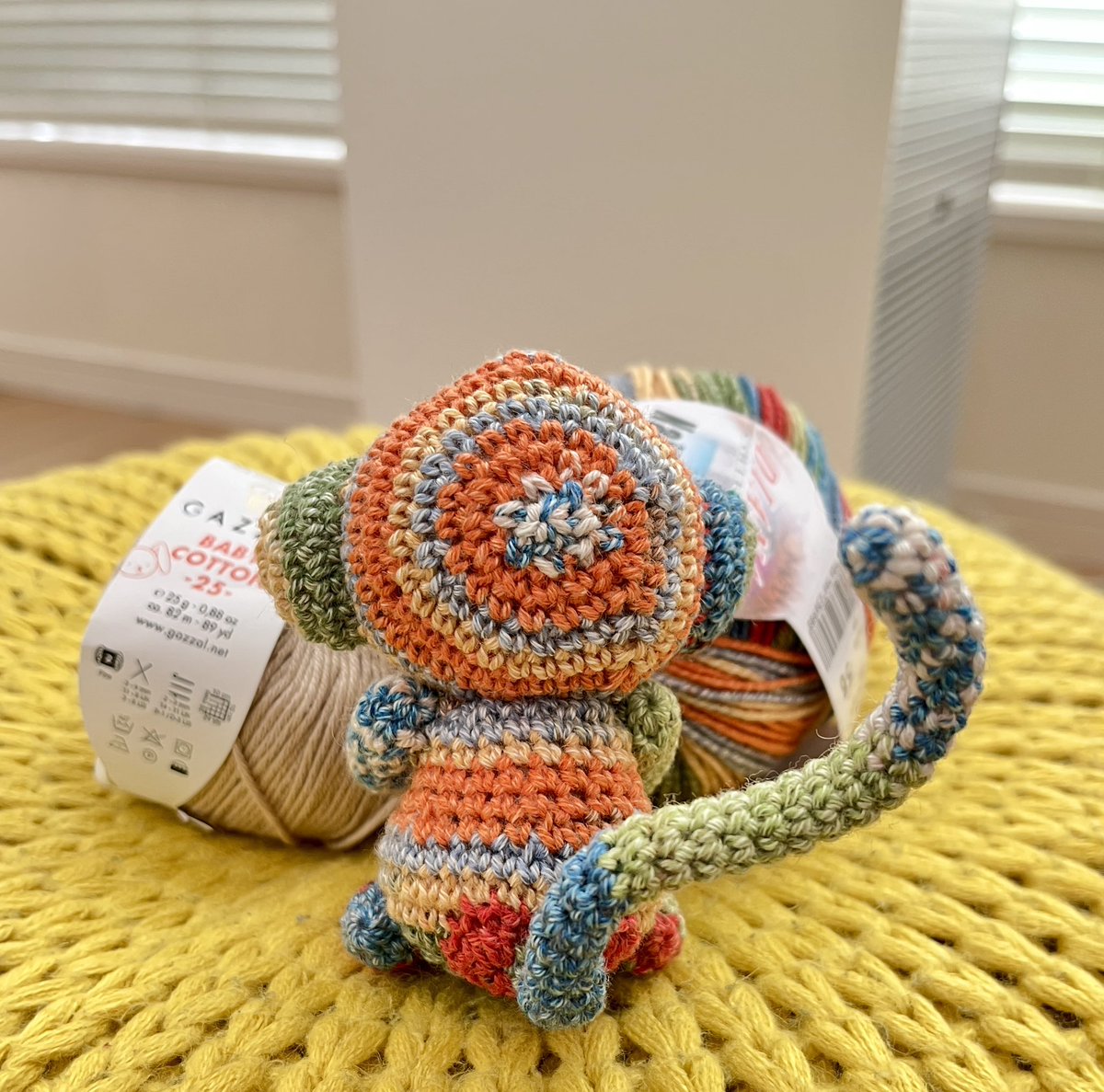 mamezooya's tweet image. #あみコレ2025 で
内藤商事様に頂いた
☆Naif Mela 709(内藤商事賞)
☆GAZZAL BABY COTTON
     3446 (参加賞) 
山久様に頂いた
☆モール(しっぽ)と刺繍糸(顔)
を使って 子猿さん🐒を
#あみぐるみ ました♪