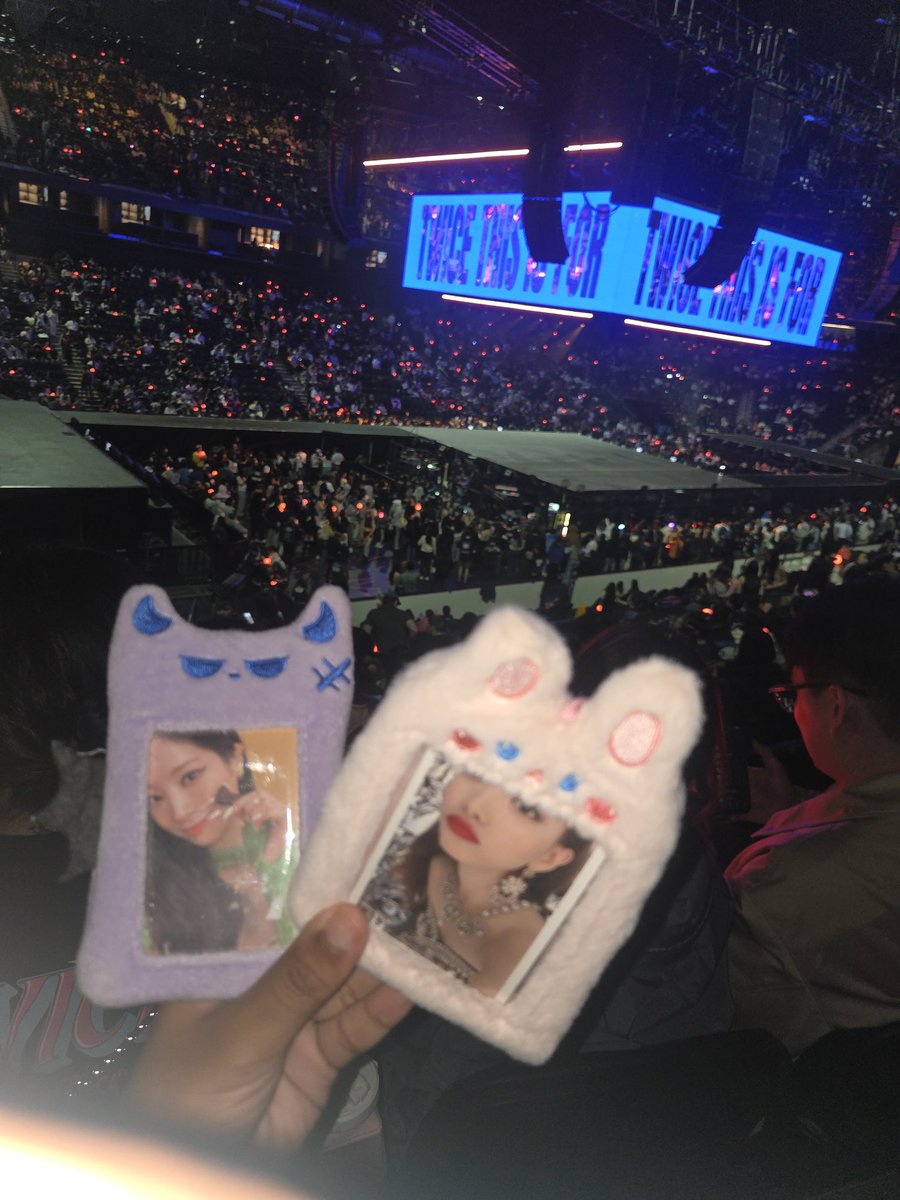 cryforgoeun's tweet photo. LET'S GOOOOOO!!!

#TWICE #트와이스 #THISISFOR
#TWICE_THISISFOR_WORLD_TOUR
#TWICE_THISISFOR_WORLD_TOUR_IN_HAMILTON @JYPETWICE https://t.co/Vu5EEQxxd4