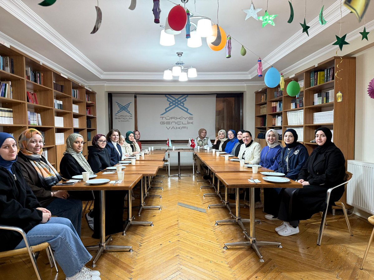 tugvadenizli's tweet photo. ⏰ 03.45

Ramazan ayının bereketiyle sofralarımız da gönüllerimiz de hep bir! 🌙 

AK Parti Milletvekili Sn. Nilgün ÖK ile sahur soframızda bir araya geldik. Katılımlarından dolayı vekilimize teşekkür ediyoruz. https://t.co/dgVlkggtTq