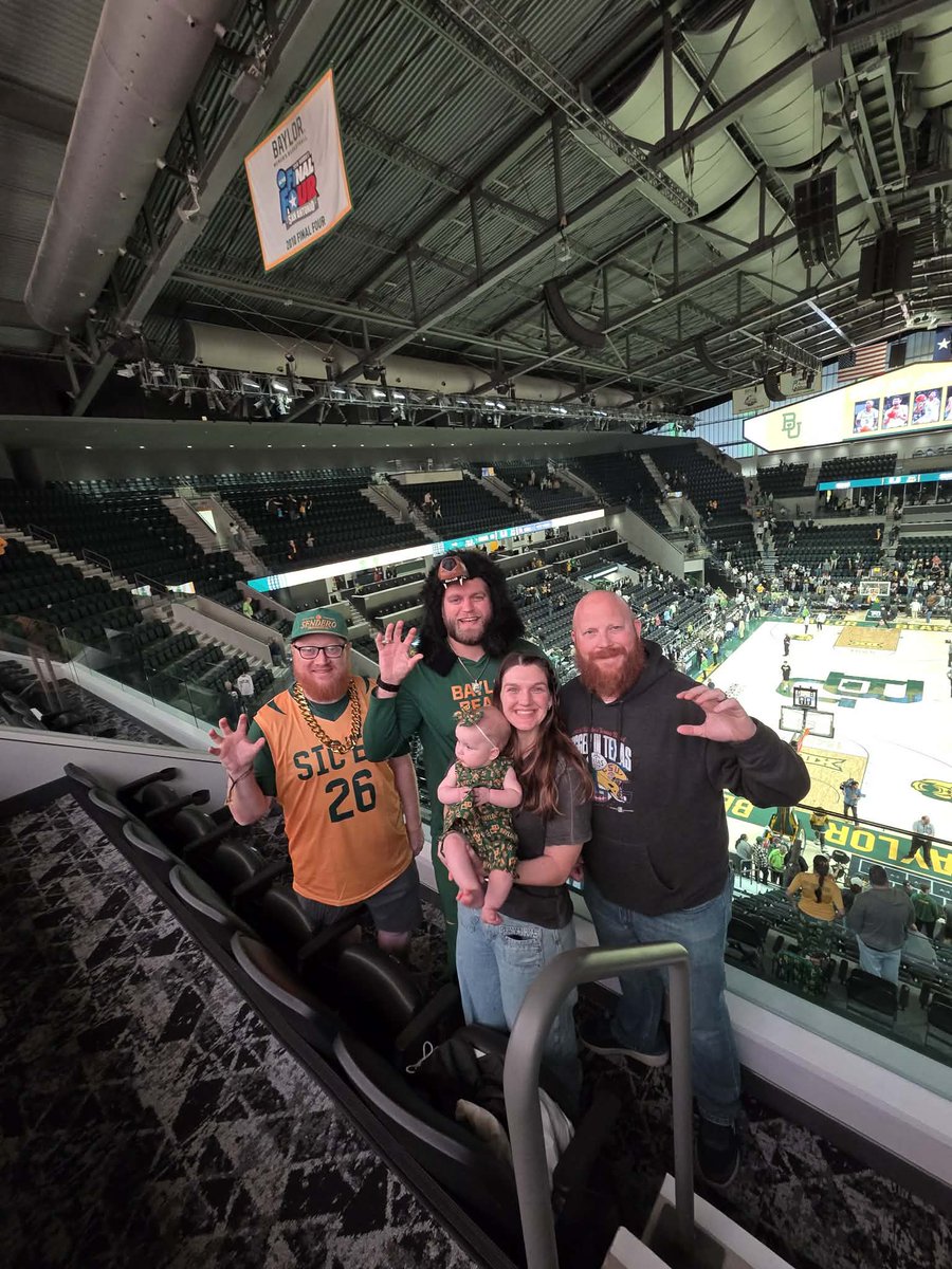 T_REX1991's tweet photo. Last regular season game felt so suite! https://t.co/Sbje5RisM7