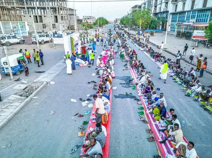 Afar_Traingles's tweet photo. ኢፍጣር  መርሃ ግብር 

በአፋር  ሠመራ ከተማ  በጎዳና ላይ ኢፍጣር  መርሃ ግብር  ተካሄደ https://t.co/Q85s8YSZHu