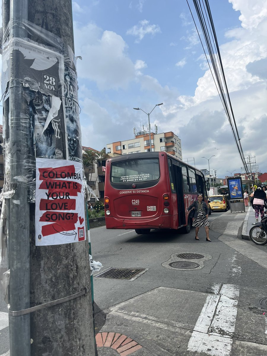🇨🇴❤️ COLOMBIA, WHAT IS YOUR LOVE SONG?

Hoy llevamos la campaña a las calles desde Armenia, Quindío.

Una de las chicas del staff de la fanbase pegó 75 afiches con el diseño de WIYLS en distintos puntos de Armenia y también en otro municipio del Quindío, buscando generar