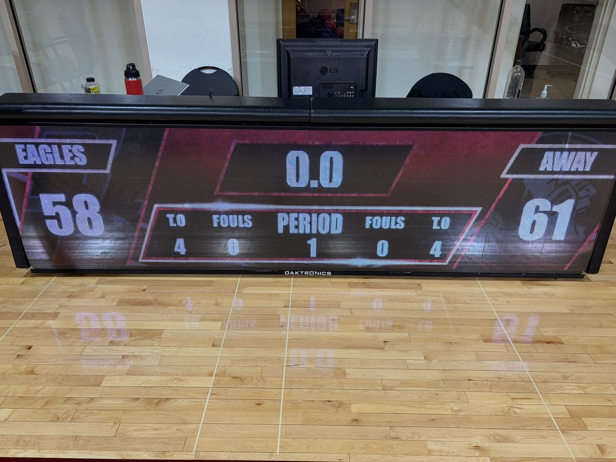 Notre Dame Men’s Basketball Managers🏆☘️ tweet media