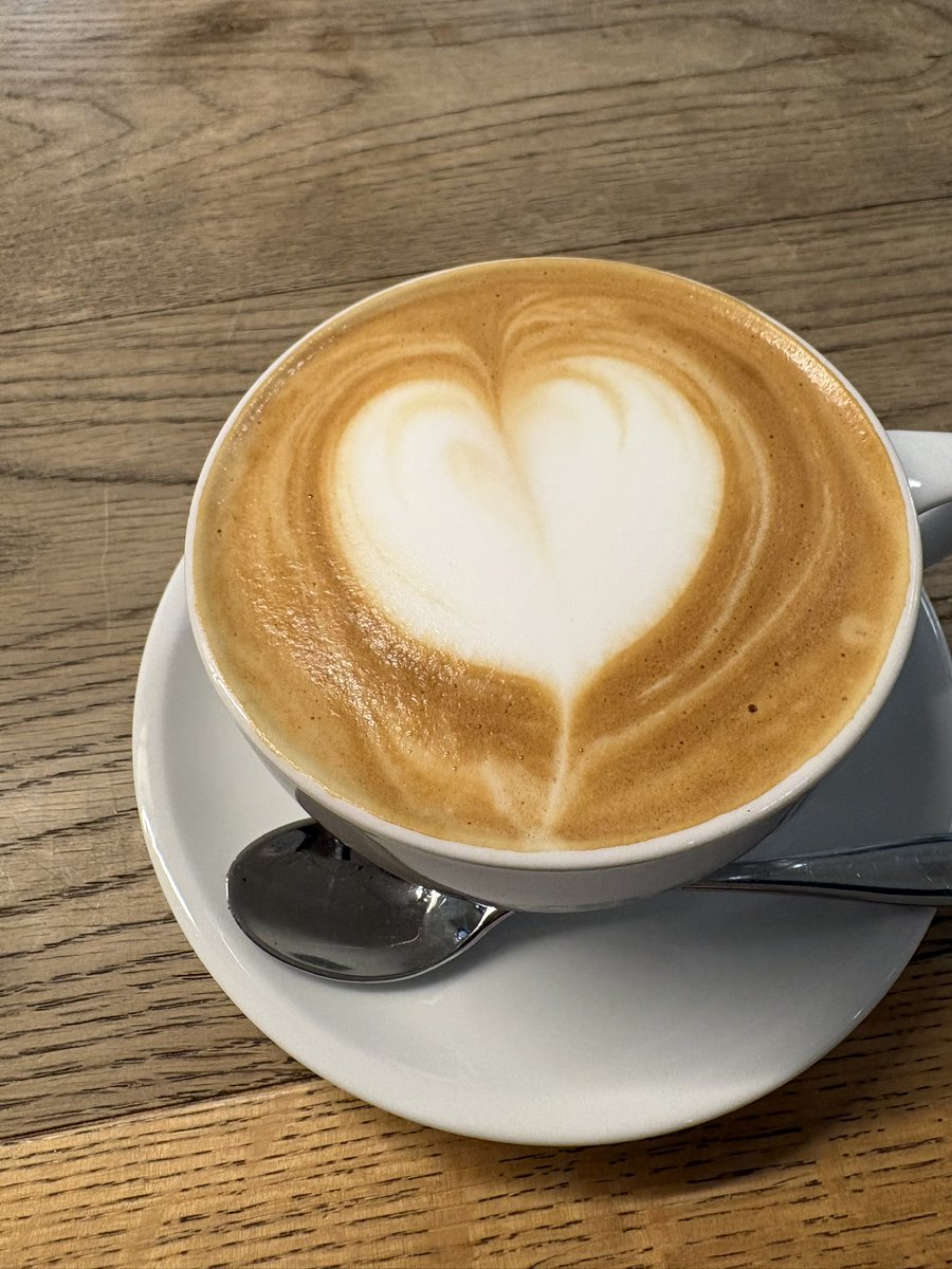 タウコ tweet media