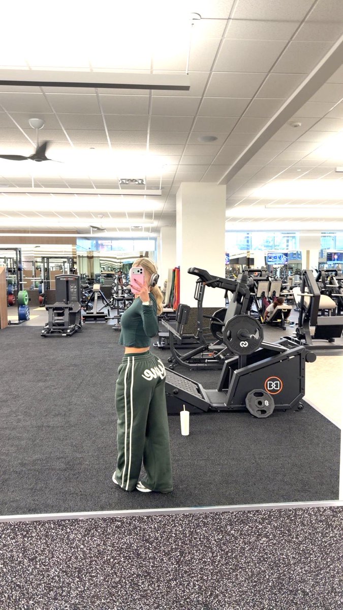 blondetrophy's tweet photo. gym-baiting🎀 https://t.co/NCkLFiRua2