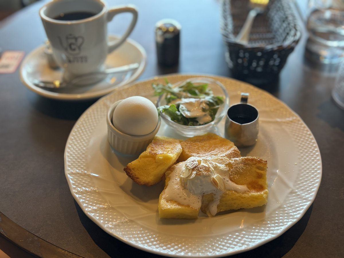 娘が美容室に行くのを送って、1人モーニング𓌉🥞𓇋 
星乃珈琲と見せかけて星野じゃないけど星野(所謂系列店☕️)今日はケーキ作ったり家片付けたりのんびり過ごすよ🏠