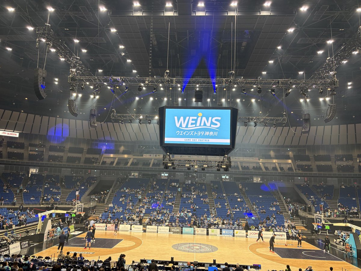 gogobcor16's tweet photo. 昨日は最高の空間、雰囲気でした。
試合もこれぞバスケの醍醐味が詰まった内容で、初めてバスケ観戦した息子友達も楽しそうだったから良かった（大敗したらどうしようと思ってたのでほっとした）
前は水曜で平塚の時は河村くんいても三桁なんてときもあったので、感慨もひとしお
#ビーコル https://t.co/yOPThvaG55