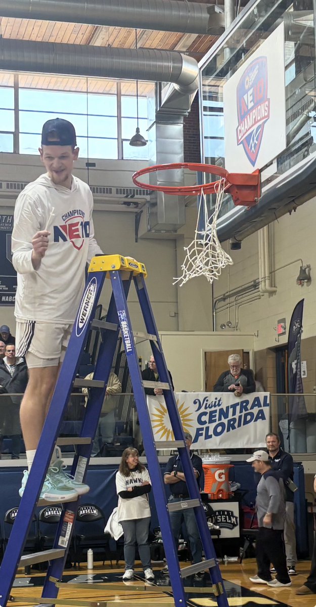 Davemorissett43's tweet photo. NE10 Champions St Anselm Hawks (23-7) - beat a good St Michael's Team 75-69 to punch their NCAA ticket - Incredible team and atmosphere- Last game ever at home for Josh and he played great 28pts and tny MVP!!
Let's Go π¦
π
@KMorissette7 @joshmorissette @CodyMorissette https://t.co/SY3j4aYiGq