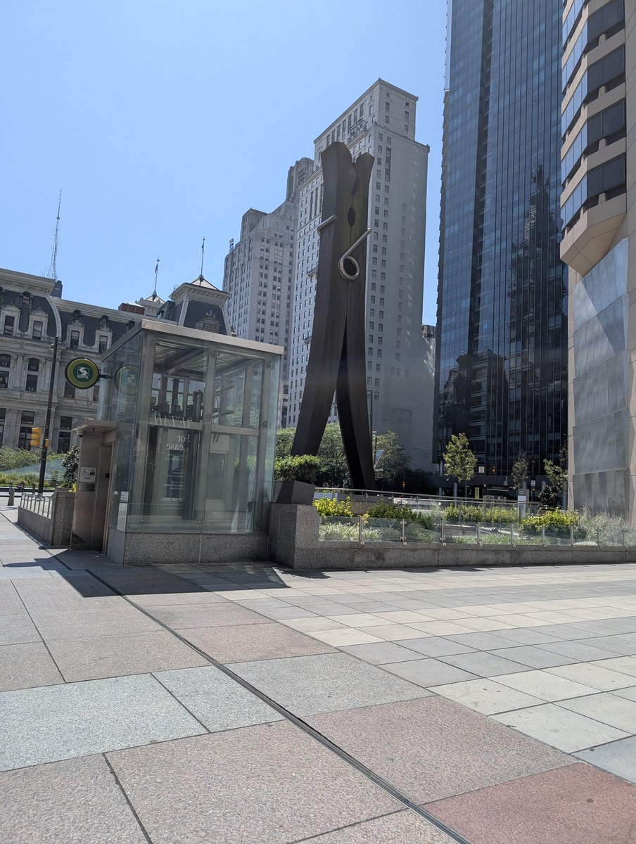 A Philadelphia Pigeon tweet media