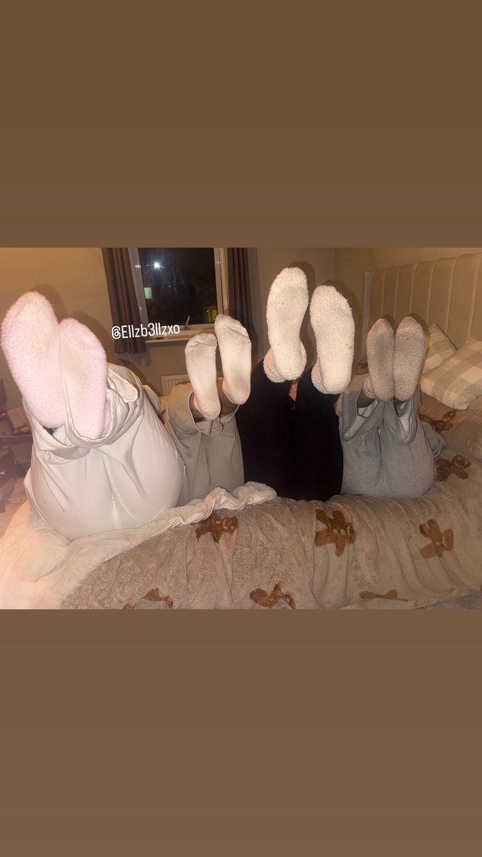 Ellzb3llzxo's tweet photo. 4 is better than 1 🤭😈 xo https://t.co/mhrjp5mhpb