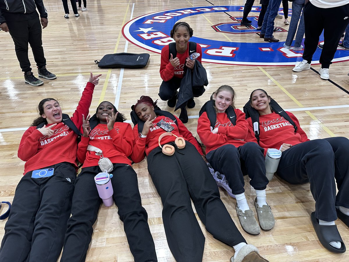LadyRedHawksBBall tweet media