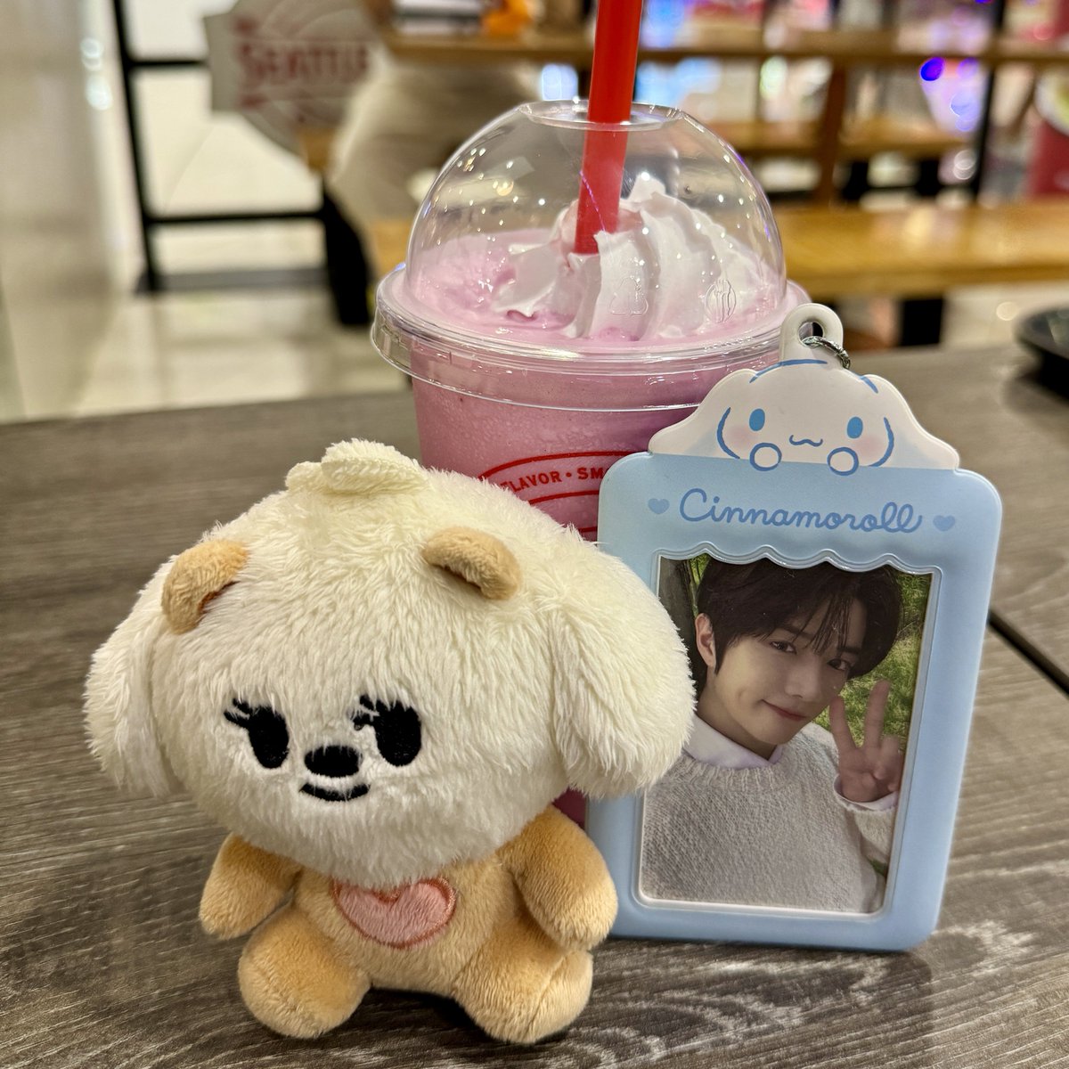 lou saw mingyu 🐶 tweet media