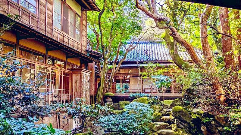 ore_ikitai's tweet photo. 箱根の「泊まれる文化財」な温泉宿がここ。大正時代にタイムスリップしたようなレトロ空間がエモくて、130年の歴史にどっぷり浸れる…貸切風呂と温泉を堪能し、ここで静かにのんびりするの最高では… https://t.co/B6jyoyxZ3l