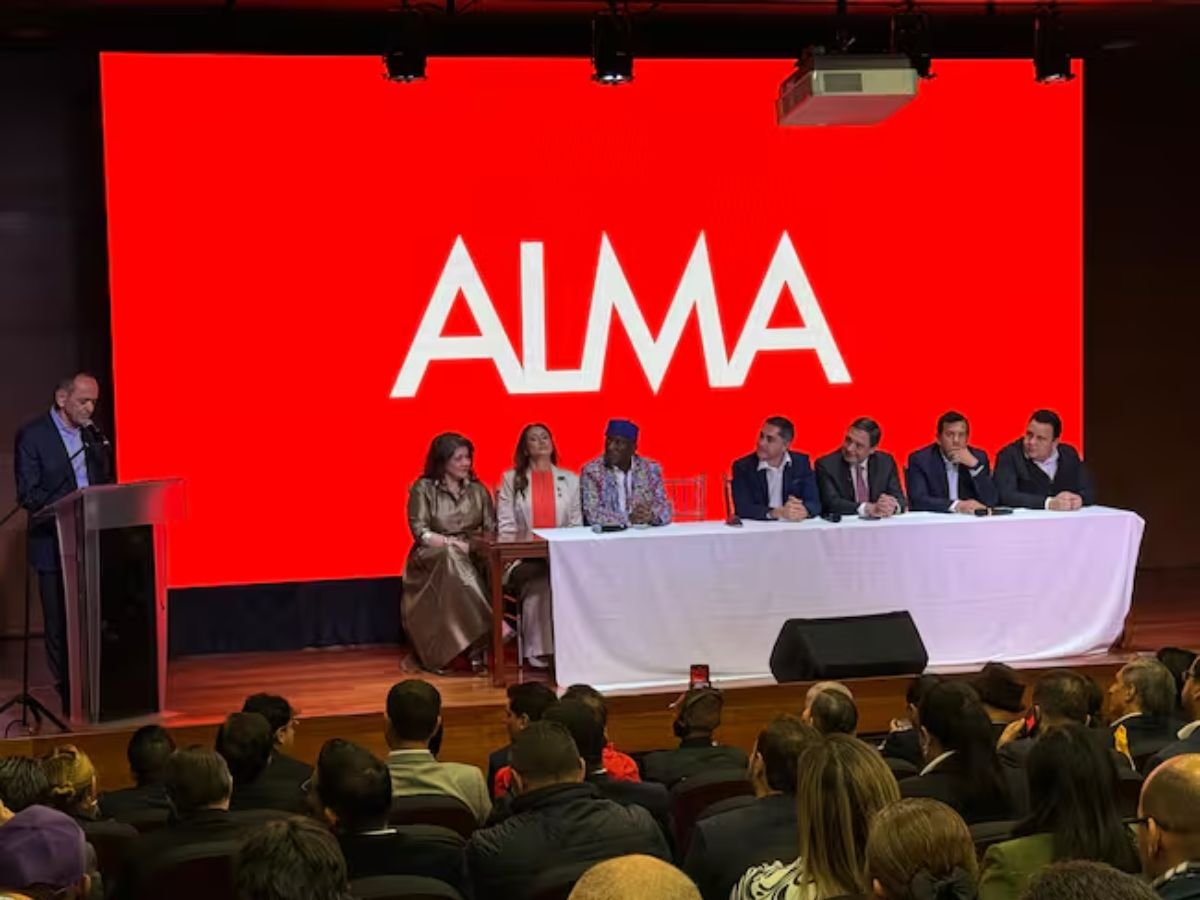EleccionesCol26's tweet photo. 🧵 La Coalición @PCambioRadical  Radical – ALMA es una de las apuestas más amplias del sector opositor en estas elecciones.

ALMA son las siglas de Alianza por la Libertad, la Moral y la Acción, e integra cuatro fuerzas además de Cambio Radical: @ColJustaLibres, @PartidoAda  (Alianza Democrática Amplia), Dignidad Liberal y la @LigaGobernantes.

#EleccionesColombia2026 #CambioRadical #ALMA #Congreso2026