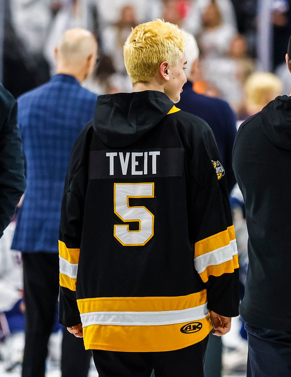 YouthHockeyHub's tweet photo. BHS Class A State
Highly Quotable

"He's just as much of this team as everyone else. He means so much to me and the whole coaching staff and all the players. He's here with us in spirit and I know he's got a big smile on his face right now."

- Warroad HC Jay Hardwick on Michael Tveit