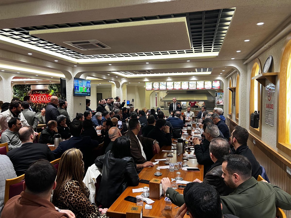 isamesihsahin's tweet photo. Siyasetin en güzel tarafı kalıcı dostluklara vesile olması… 

İstanbul İl Başkanlığımız döneminde beraber siyaset yaptığımız arkadaşlarımızla sahur programında bir araya geldik. 

Soframızda dostluk vardı, muhabbet vardı. En önemlisi samimiyet vardı…

Dostlarımıza her şey için teşekkür ediyorum.🙏