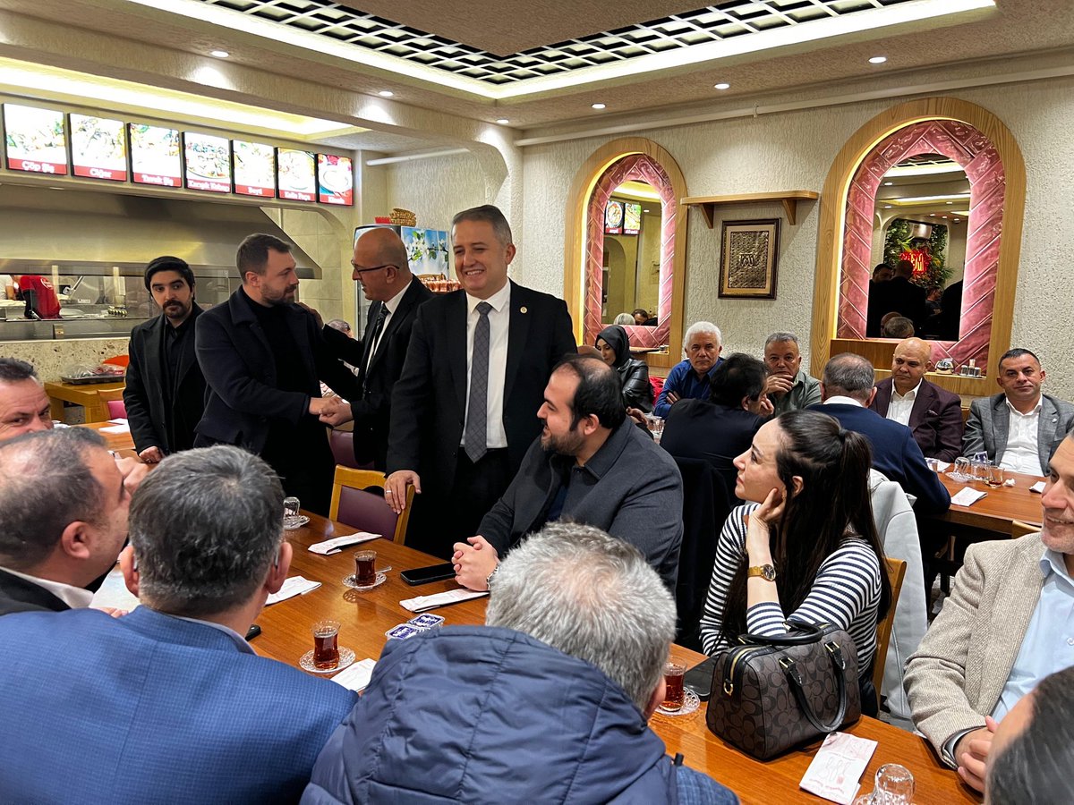 isamesihsahin's tweet photo. Siyasetin en güzel tarafı kalıcı dostluklara vesile olması… 

İstanbul İl Başkanlığımız döneminde beraber siyaset yaptığımız arkadaşlarımızla sahur programında bir araya geldik. 

Soframızda dostluk vardı, muhabbet vardı. En önemlisi samimiyet vardı…

Dostlarımıza her şey için teşekkür ediyorum.🙏