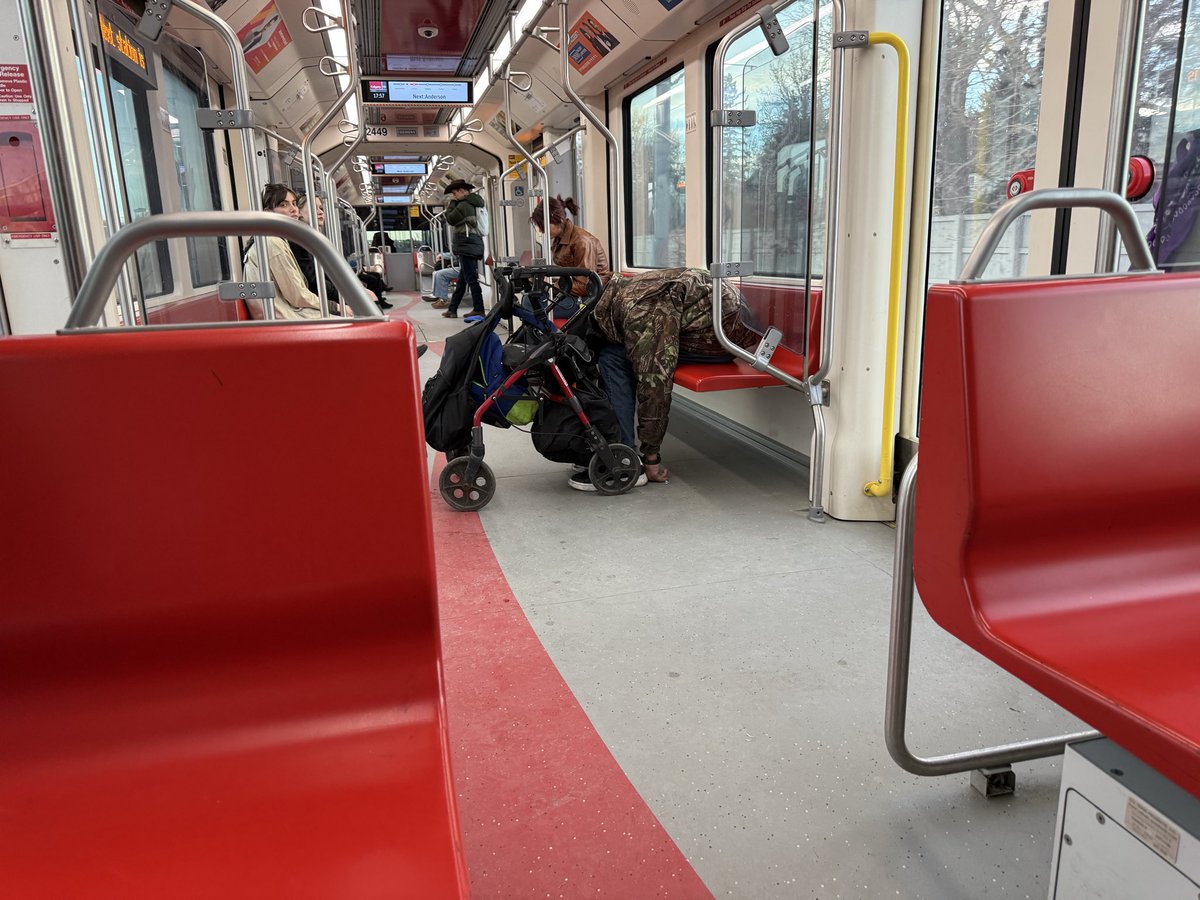 Twitteytrev's tweet photo. Car 2449 9pm to Chinook https://t.co/3wc30g7hFm