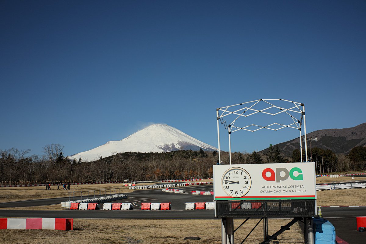 AzuAzu303's tweet photo. おはようございます。
本日はオートパラダイス御殿場で開催されている4ストロークエンジンを使った”スポーツカート耐久レース”開幕戦の撮影にお邪魔しております。

今日は5時間のレースになります。

今日は寒い1日になりそうです。

#apg #オートパラダイス御殿場　#スポ耐 https://t.co/LMtAA4rsYd