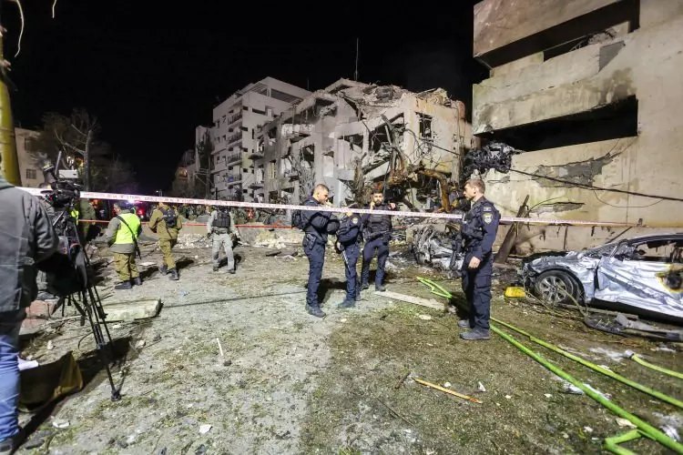 Hintli gazeteci İsrail’deki savaş sansürünü ifşa etti! 'Gerçekler saklanıyor'

ABD-İsrail-İran savaşı gün geçtikçe şiddetini artırarak devam ederken Tel Aviv’de mahsur kalan Hindistan merkezli Sandha News muhabiri Braj Mohan Singh, İsrail’deki sansür ve bilgi kısıtlamalarını