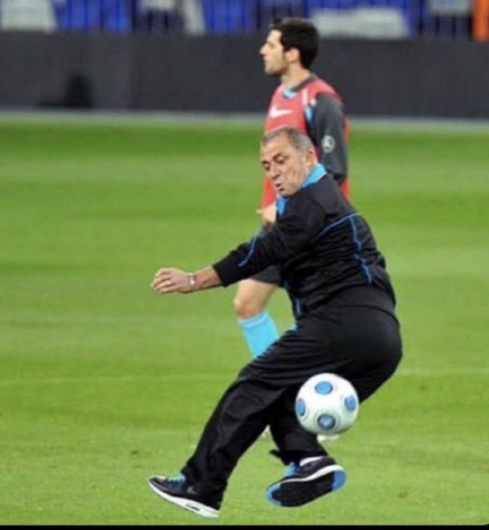 Apokerimin Taçtan gelen topu kesiş