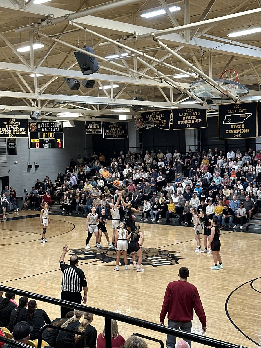 jperry_2's tweet image. Lady Dawgs and Wayne County tipping off in sub-state action! @mcmahon3jhm @MarshallCoSch