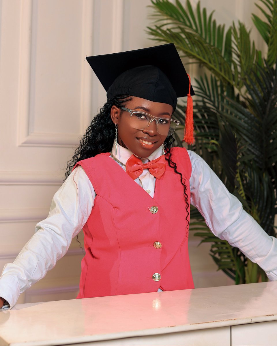 RonnetR65824's tweet photo. Fresh graduate #mak76thgrad https://t.co/tKLfNAlbeT