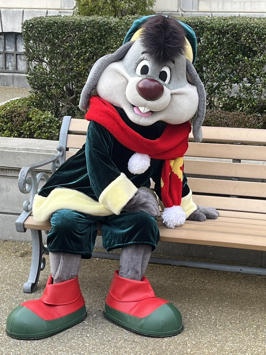 仕事柄朝の点呼なる物があり、今日もしてきたのですが、口角をあげる為に上役や上司みんな揃って、クッキー、ミッキー、ラッキーと言う時間があり今日は自分が当番だったのですがクッキー、ミッキー、ラッキー、チョッキーと言ってしまって上役含めて全員に言わせてしまい。上役含めて爆笑されました😭