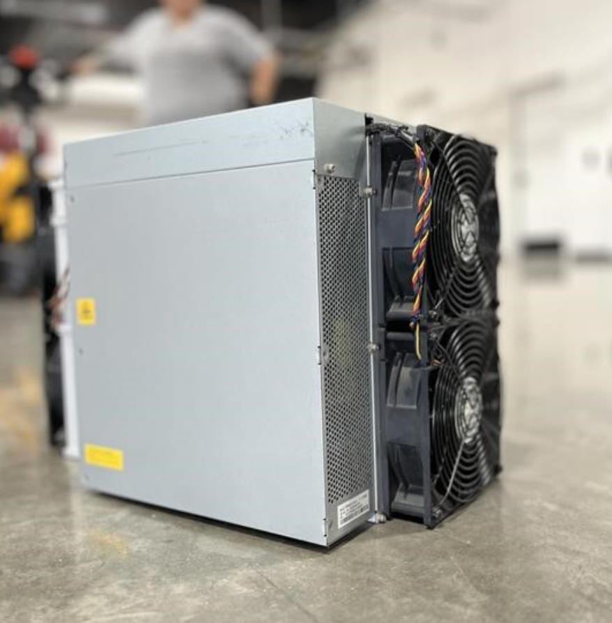 LukeWarmMining's tweet photo. Used S21 XP’s, there’s currently have a groupbuy going on along with an MOQ buy of 30 units (1 pallet)

$2820/u for these units. Feel free to reach out, currently have 12 of 30 sold.

4000+ units available for you ballers out there. Doe include usa shipping. https://t.co/Ca3qUilYFL
