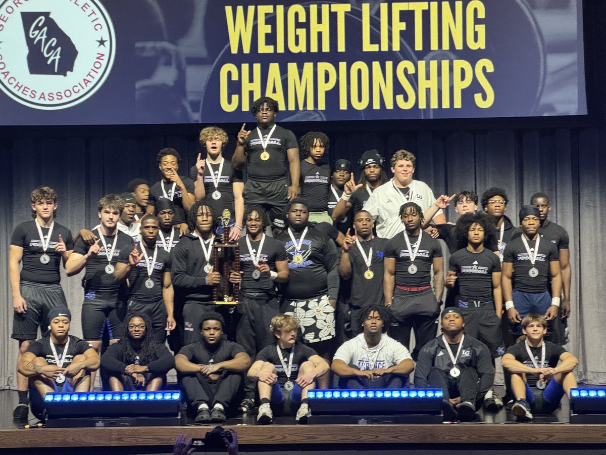 ✭LᴀGʀᴀɴɢᴇ Hɪɢʜ Fᴏᴏᴛʙᴀʟʟ✭ tweet media