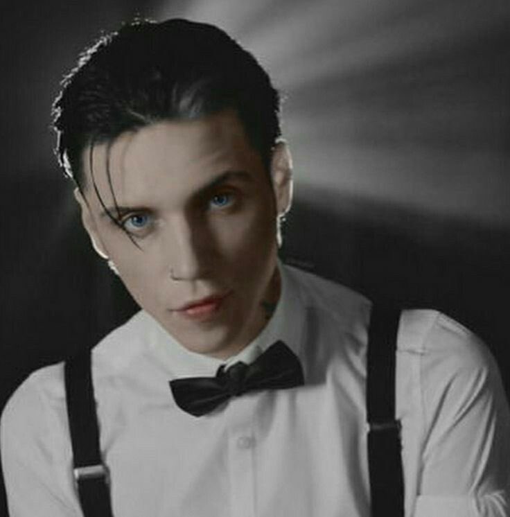 𝐕𝐚𝐧𝐢𝐭𝐚𝐬 | PARODY tweet media