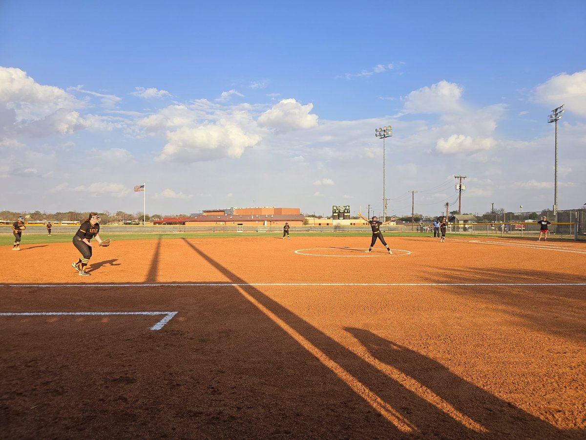 LYTLE HS SOFTBALL tweet media