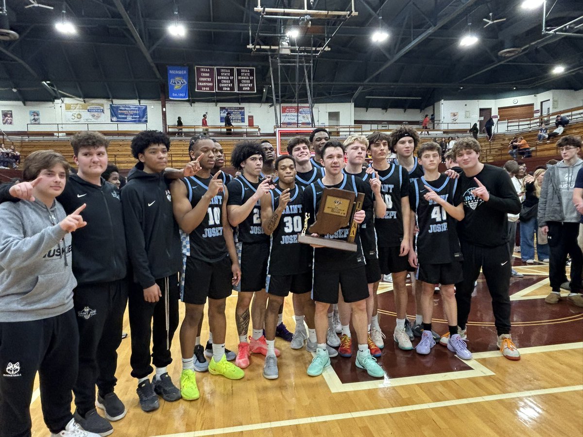 angdicarlo's tweet photo. Hey @SaintJoeSports!

4A Sectional Champs!

What a win over Riley in overtime.

Catch a replay: https://t.co/BY8y9PEBmG https://t.co/uFv1W0gSWp