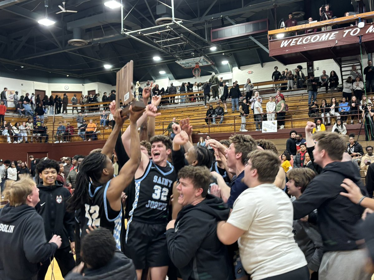 angdicarlo's tweet photo. Hey @SaintJoeSports!

4A Sectional Champs!

What a win over Riley in overtime.

Catch a replay: https://t.co/BY8y9PEBmG https://t.co/uFv1W0gSWp