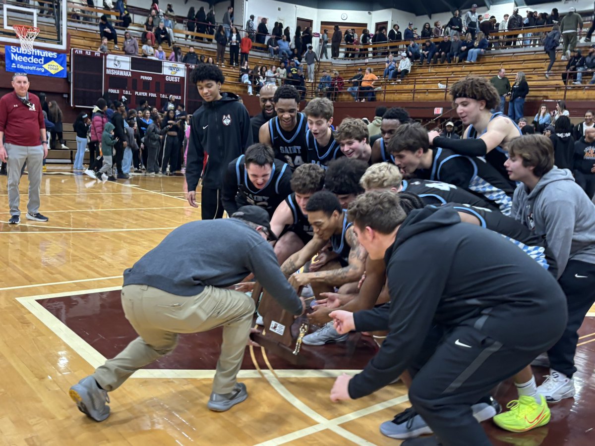 angdicarlo's tweet photo. Hey @SaintJoeSports!

4A Sectional Champs!

What a win over Riley in overtime.

Catch a replay: https://t.co/BY8y9PEBmG https://t.co/uFv1W0gSWp