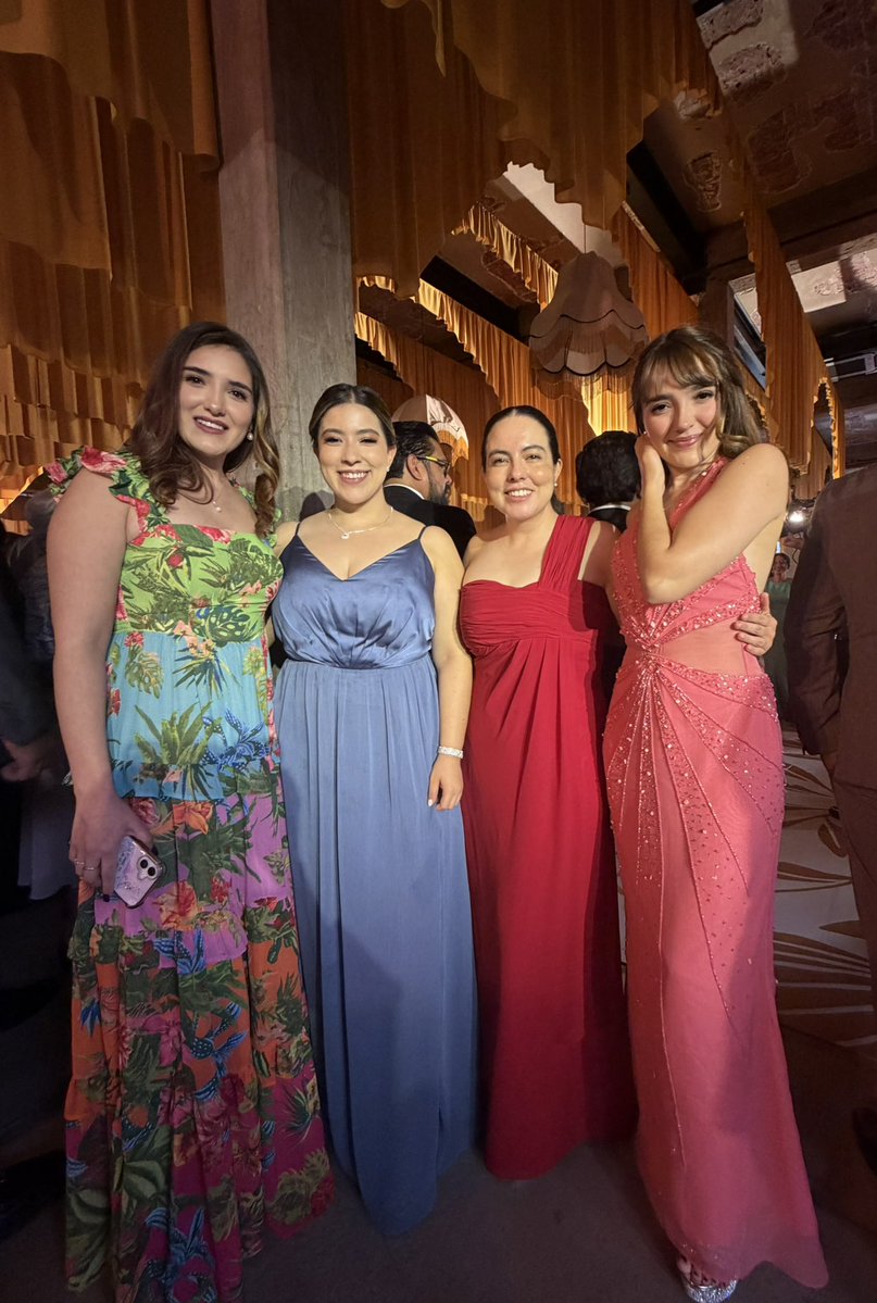 Andamos de Boda!❤️
con mi  Ash y primas 
🤍Maricarmen &amp; Horacio 🤍
Mucha Nostalgia ❤️