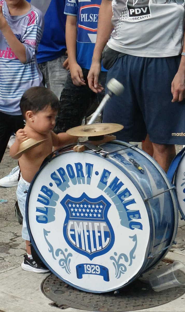 BryanCede's tweet photo. Azul desde pequeño https://t.co/rikqEVXPzv