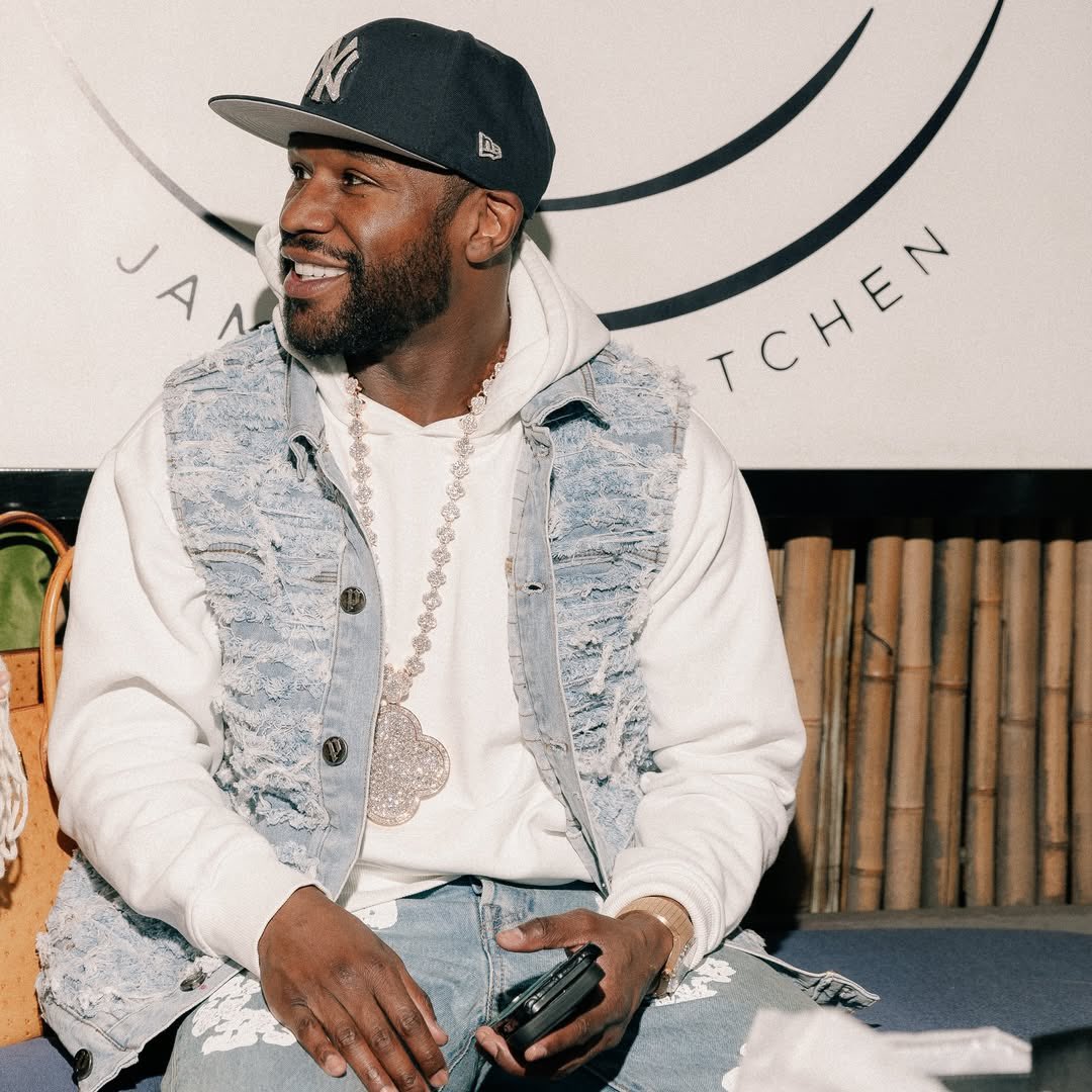 wavecheckers's tweet image. Floyd Mayweather in Miami 💎