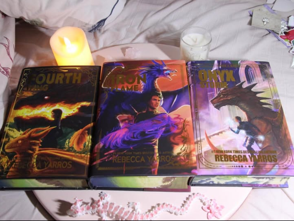 bloss_om_ttv's tweet photo. I truly cannot wait for book 4 📖 Prettiest books I own right now ✨
#booktok #rebeccayarros #sprayededges #bookstagram #specialedition https://t.co/bjtLRdz4YN