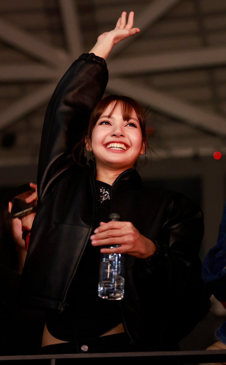 hourly lisa tweet media