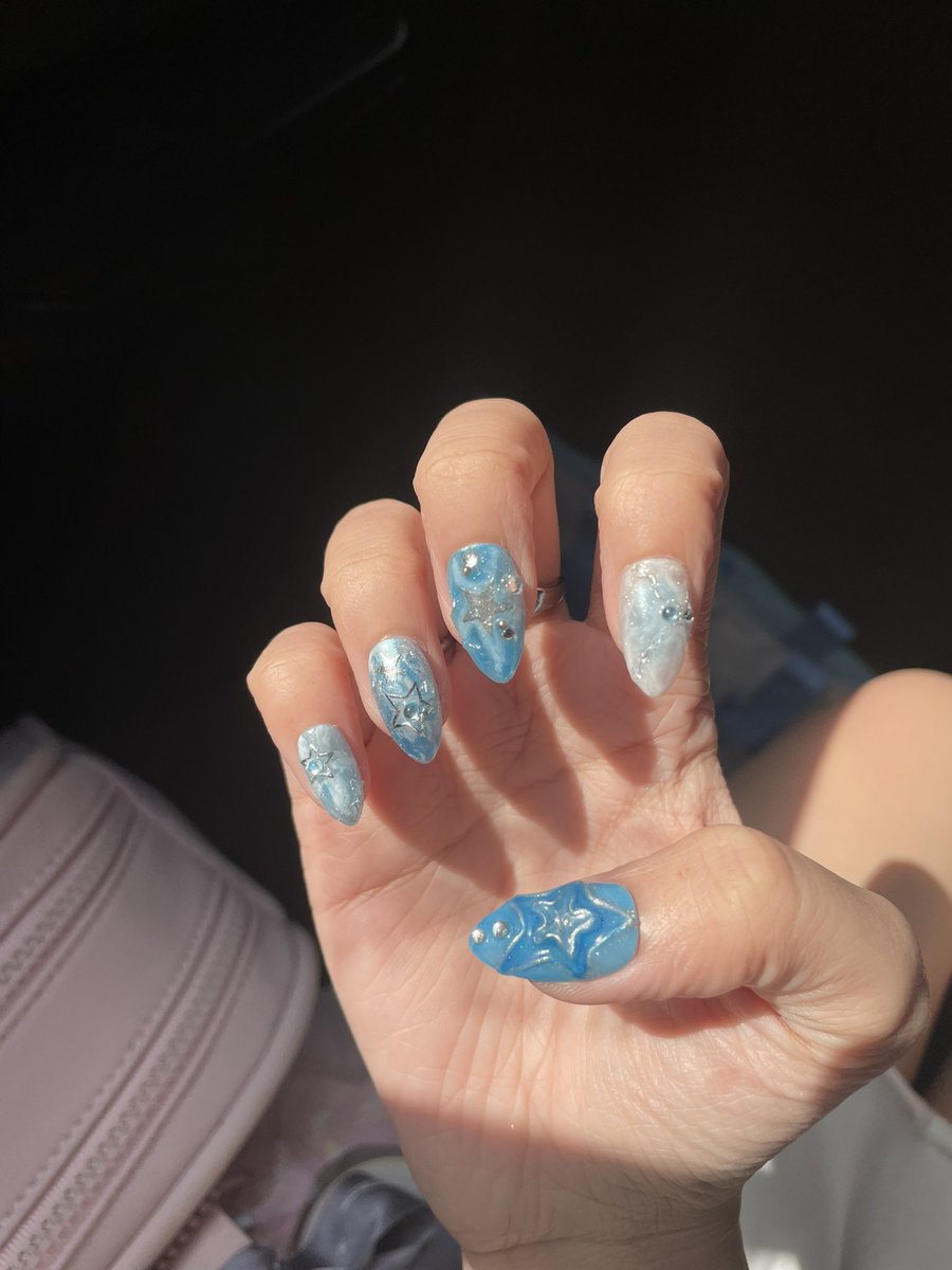 nails 4 today hehehe so txt coded 🩵