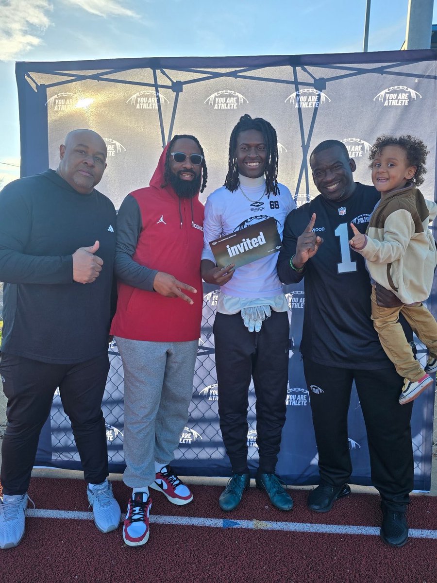 jabriencurtis's tweet photo. Got invited to Houston⭐️🏈 and had a great time @youareathlete exposure camp! Thank you @CoachMiklos & @Excelspeed12 for all the advice today! #ImThatGuy
@CoachOzores @SalinaFootball https://t.co/dCPeCxhMxi