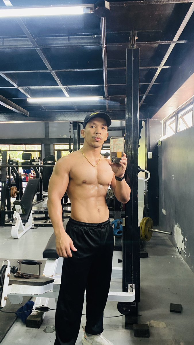 ernzfitness's tweet image. Cable work allows for constant tension throughout the entire range of motion. Tip: Focus on a "peak contraction" for 2 seconds at the top of cable rows to build back thickness. #MuscleMindset #GymForm #Technique #Bodybuilding