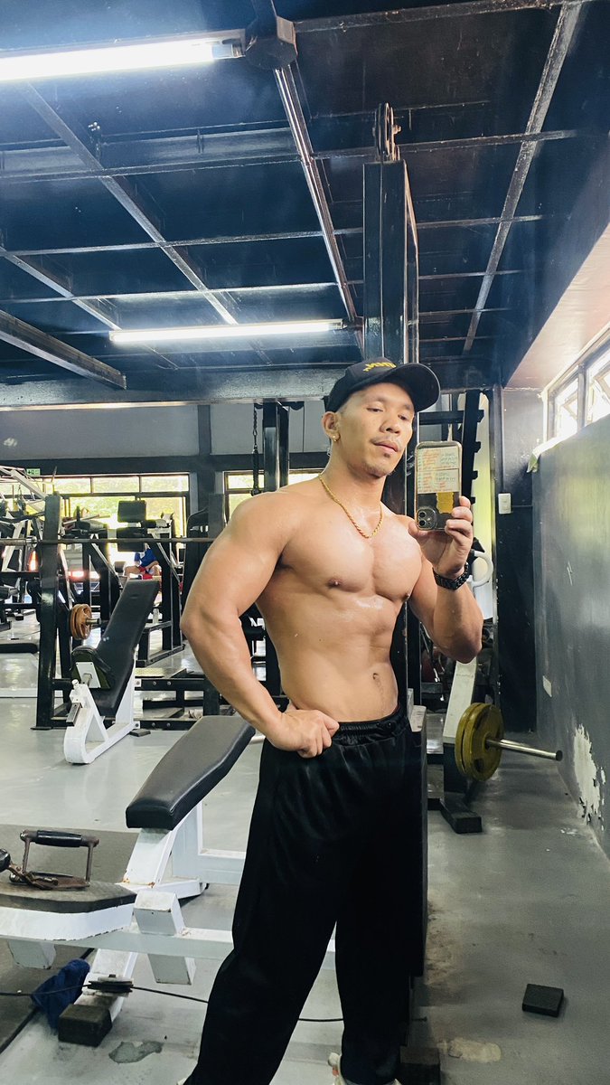 ernzfitness's tweet image. Cable work allows for constant tension throughout the entire range of motion. Tip: Focus on a "peak contraction" for 2 seconds at the top of cable rows to build back thickness. #MuscleMindset #GymForm #Technique #Bodybuilding