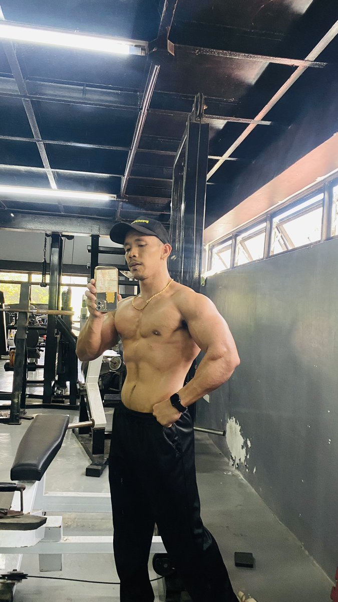 ernzfitness's tweet image. Cable work allows for constant tension throughout the entire range of motion. Tip: Focus on a "peak contraction" for 2 seconds at the top of cable rows to build back thickness. #MuscleMindset #GymForm #Technique #Bodybuilding