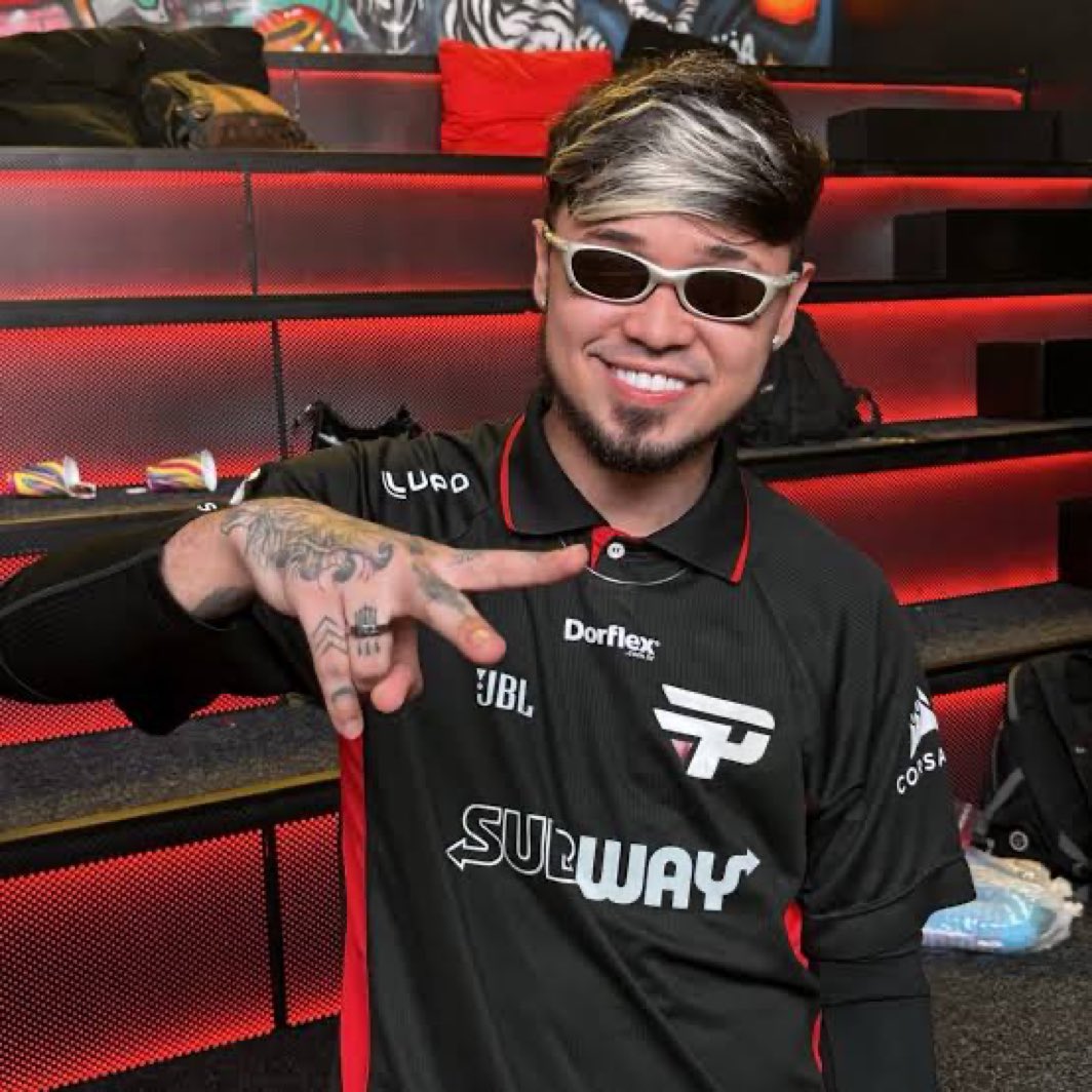 ThePrendas's tweet photo. @paiNGamingBR Ele voltou!? TITANZADA XESQUEDELE!? https://t.co/xKEkxivypn