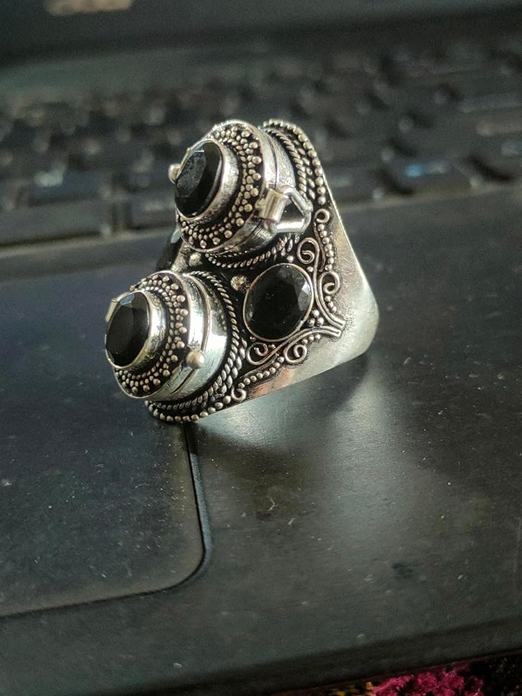 handmadegemsto1's tweet photo. #snuffboxring #primedaydeal #statementjewelry #boring #giftsforhim #valentinesdaygiftideas #PrimeDayDeals #giftshop #perfumboxring #jewellery #bohoweddingstyle #handmadejewelry https://t.co/zYpyT5RxmS